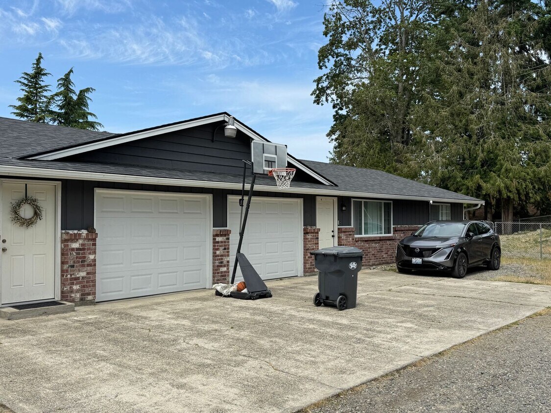 Foto principal - 9021 128th St E