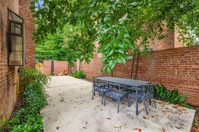 Foto del edificio - 654 Cleburne Terrace NE