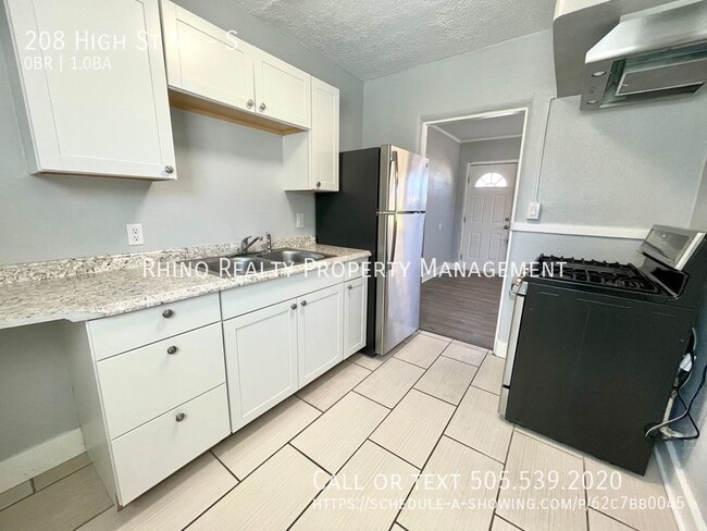 Building Photo - Welcome to Alhambra Court! Studio, 1 Bath!
