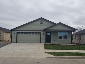 Building Photo - 621 Arnold St