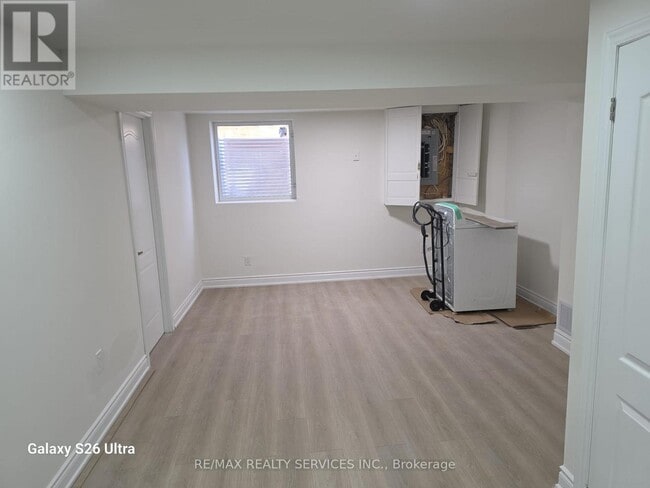 Building Photo - 189 Vodden St W