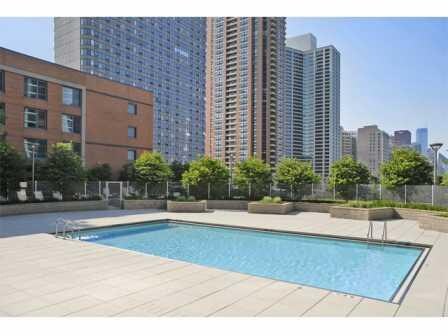 Primary Photo - 1253 S Michigan Ave