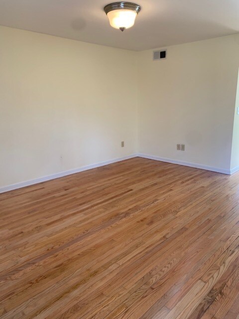 Livingroom - 542 Cleveland Ave