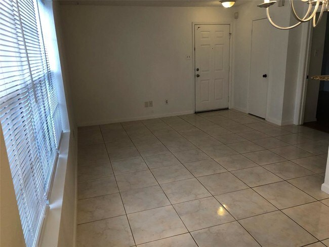 Foto del edificio - 2750 Holly Hall St