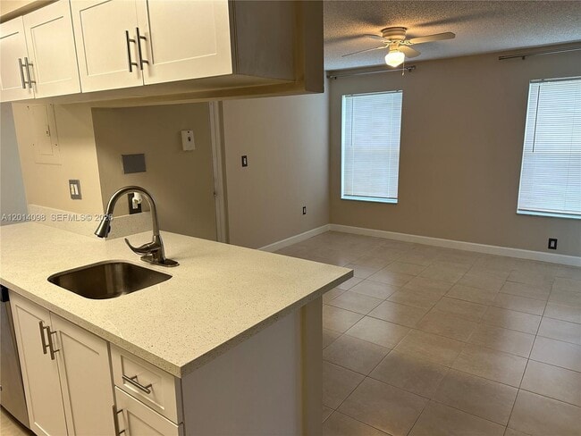 Foto del edificio - 17325 NW 67th Ct