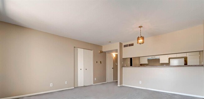 Foto del edificio - 2814 S Bartell Dr