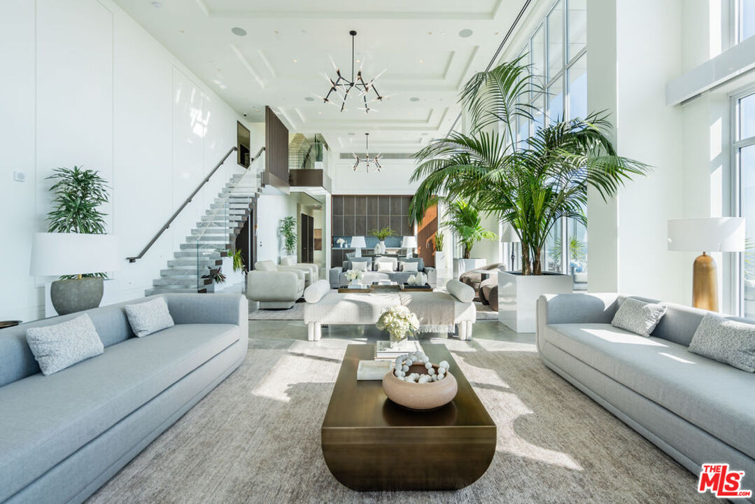 Foto principal - 825 S Hill St