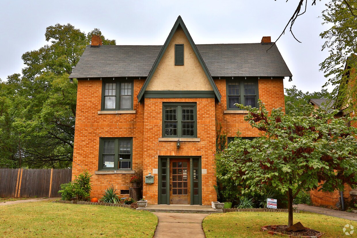 Primary Photo - 617-619 NW 28th St