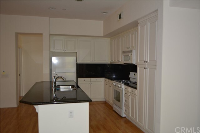 Foto del edificio - 708 W 1st St