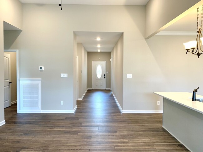 Foto del edificio - 421 Ayden Ln