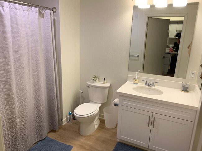 Foto del edificio - 12655 Bluff Creek Dr