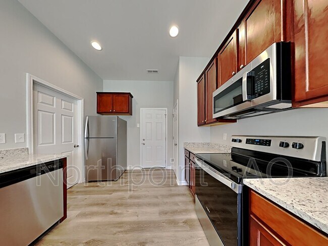 Foto del edificio - 4406 Wolf Run Dr