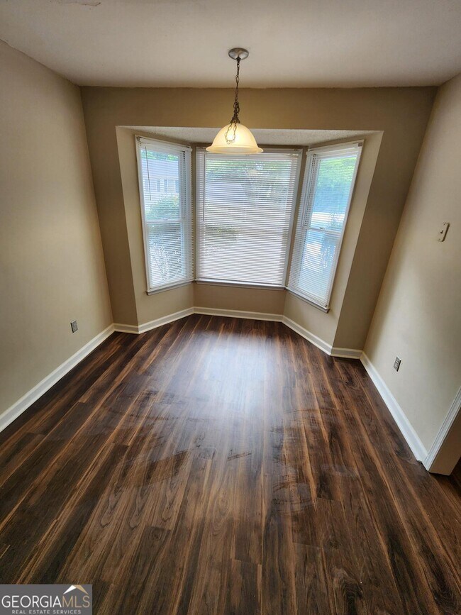Building Photo - 1220 Oakplace Dr SW