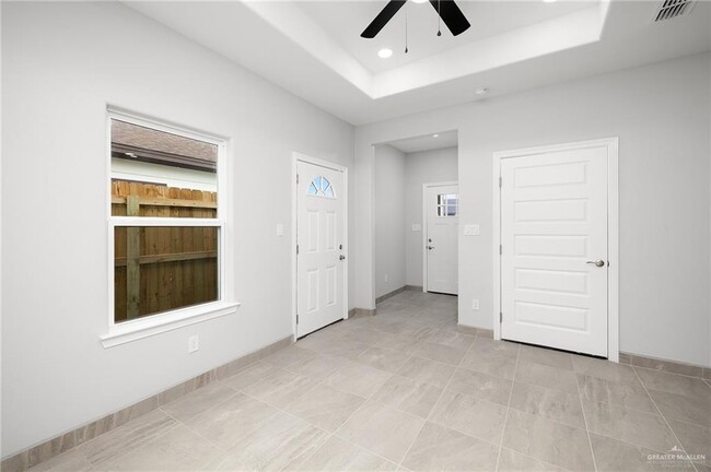 Building Photo - 2526 N Vly Cir