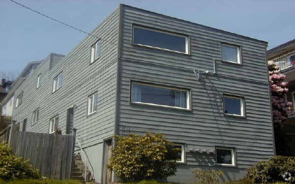 Building Photo - 3913 1st Ave NE