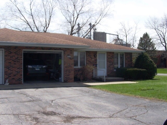 Primary Photo - 24163 Oak Ct