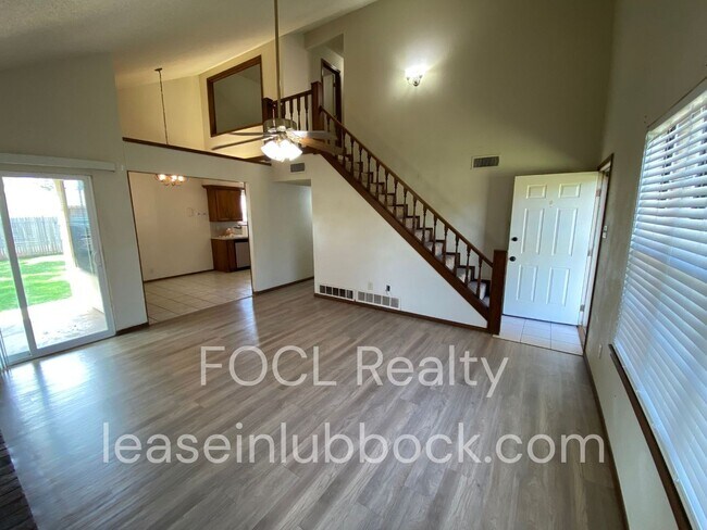 Foto del edificio - 2 story 3 bed 2.5 bath 2 car garage