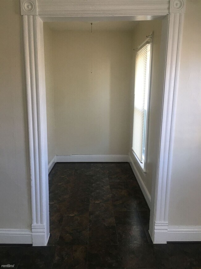 Building Photo - 2 br, 1 bath House - 224 Powell St SE Apt 2