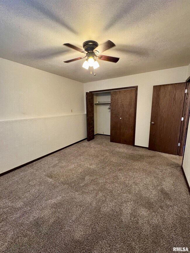 Building Photo - 104 E 9th Ave