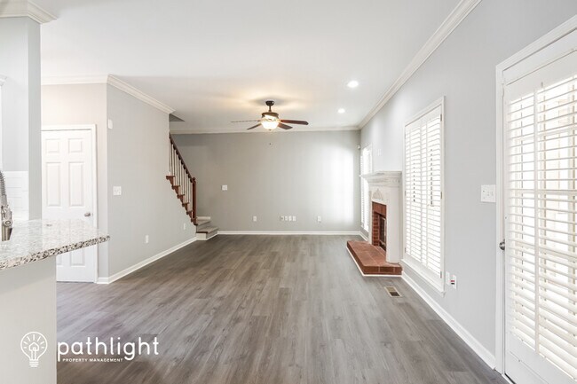 Foto del edificio - 4447 Englewood Rd