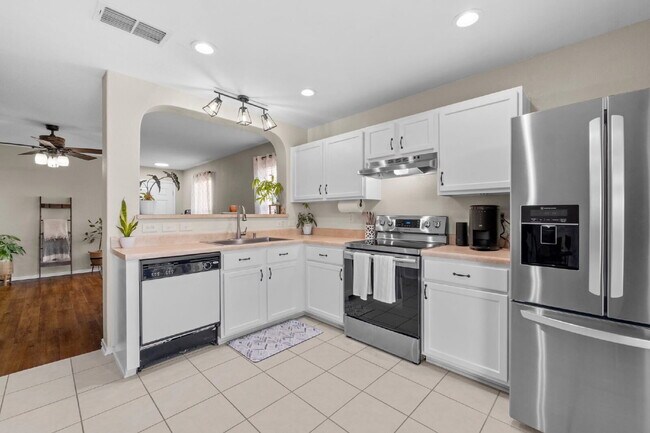 Photo - 2 Bedroom, 1 Bath Home on a Cul-de-Sac in Horizon Pointe