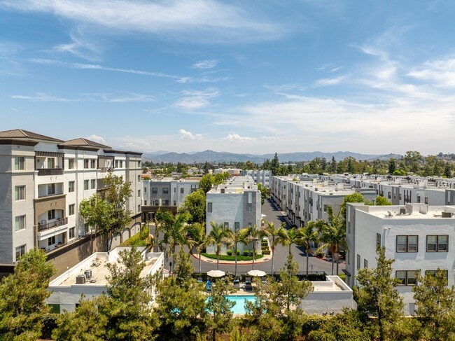 Building Photo - Latitude 33