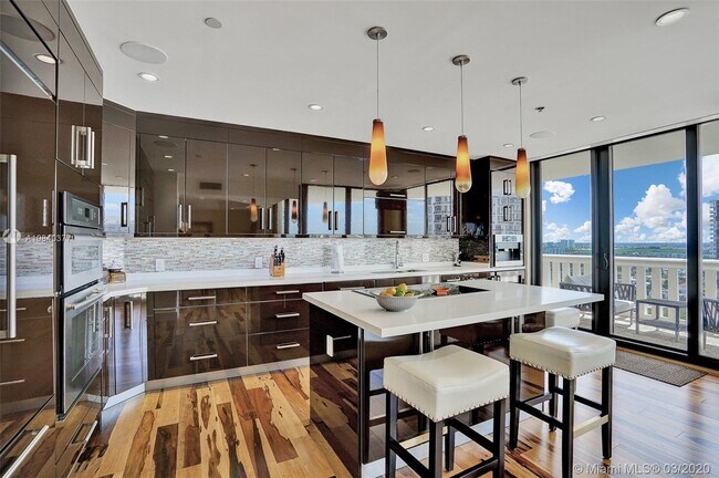 Building Photo - 3000 Island Blvd