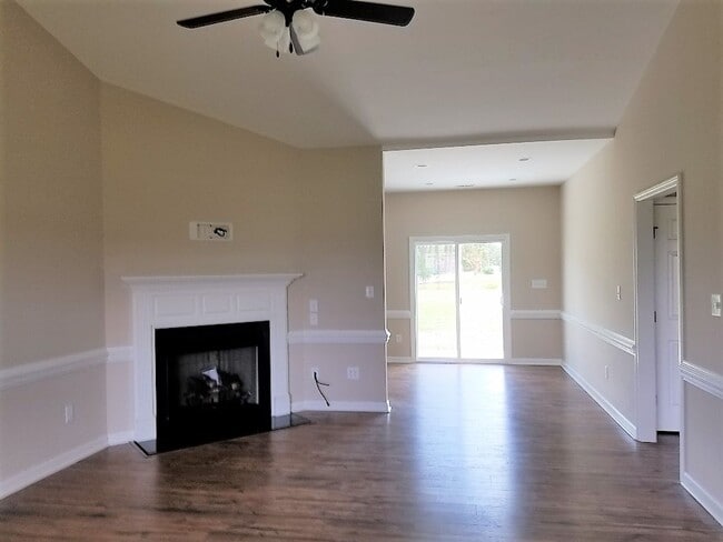 Building Photo - 102 N Landing Dr