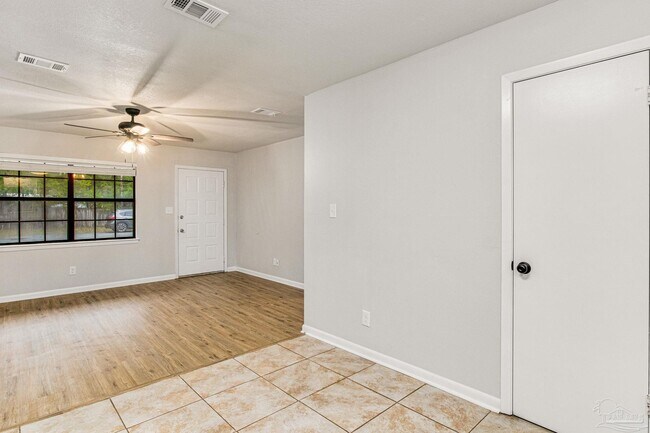 Building Photo - 4191 Ravenwood Dr