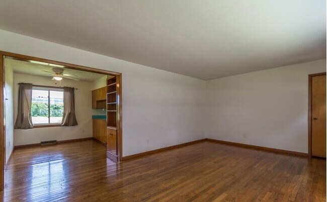 Building Photo - 2533 E Eastgate Ln