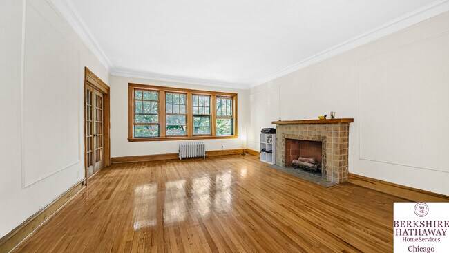 Living room - 1350 E Hyde Park Blvd