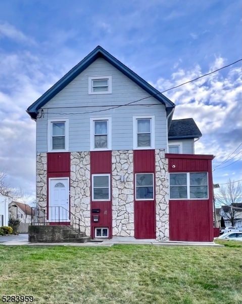 Foto principal - 208 E Main St