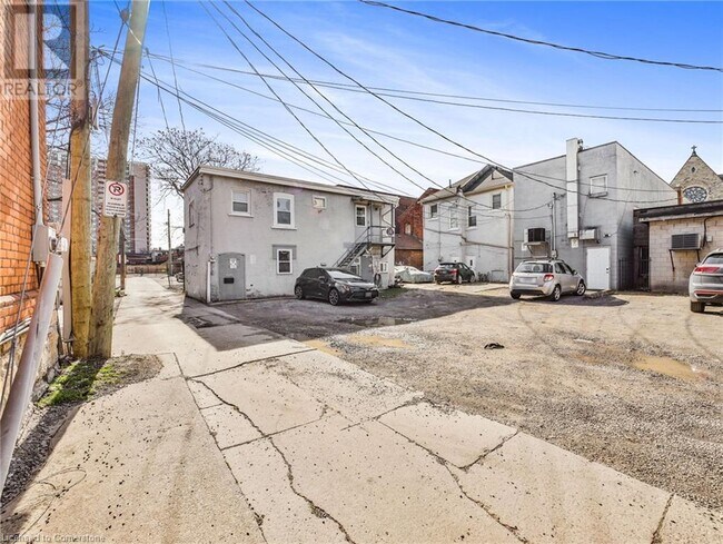 Building Photo - 14 Victoria Ave N