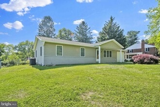 Building Photo - 810 Wisteria Dr