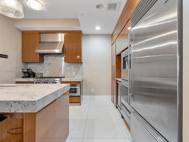 Foto del edificio - 9705 Collins Ave