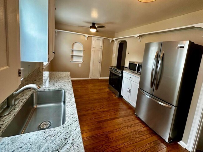 Foto del edificio - 2778 Bellwood Ave