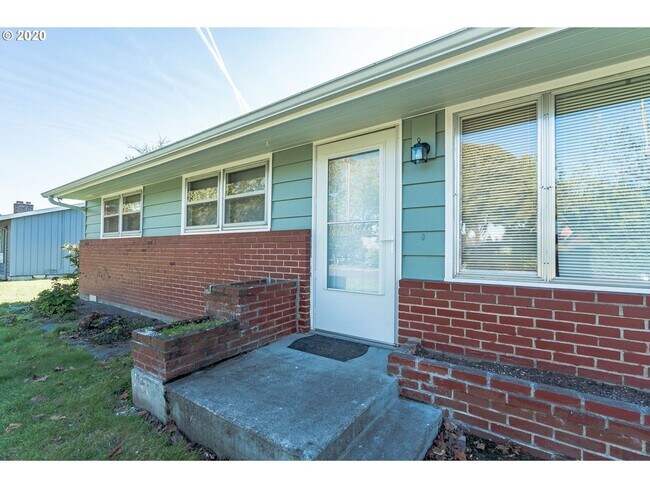 Building Photo - 1950s Ranch Style Home with Tons of Vintag...