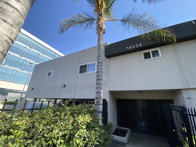 Building Photo - 14534 Saticoy St