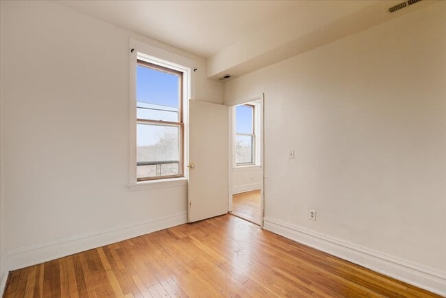 Foto del edificio - 3133 W Augusta Blvd