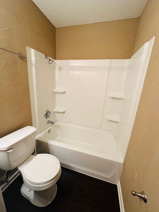 Foto del edificio - 1815 Gracy Farms Ln