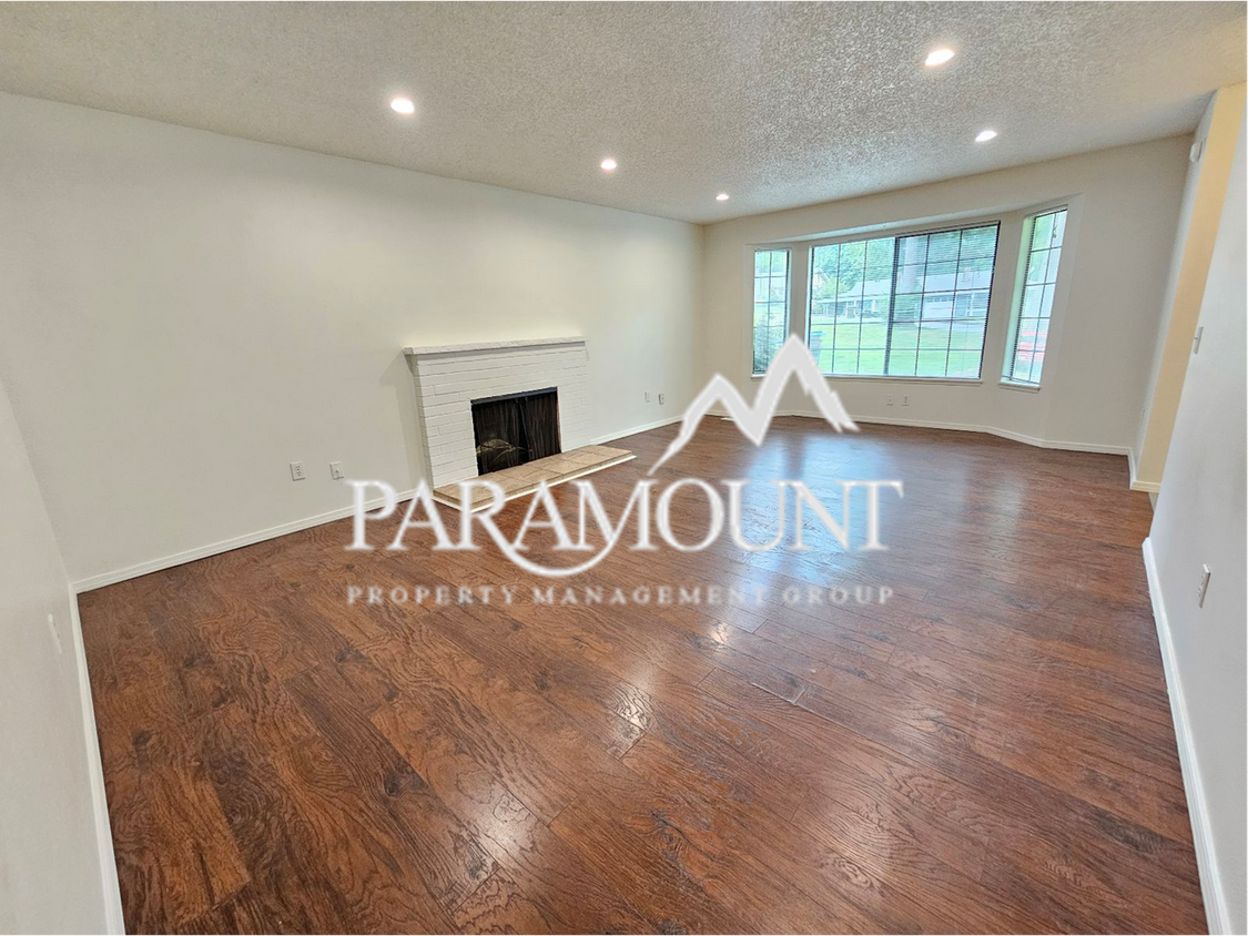 Primary Photo - Tucked Away 3 Bedroom Duplex in Port Orchard