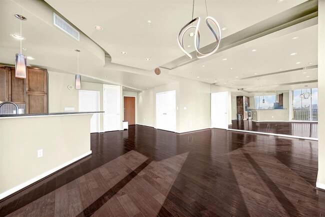 Building Photo - 5925 Almeda Rd
