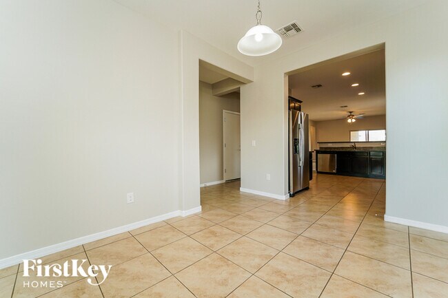 Foto del edificio - 15987 W Larkspur Dr
