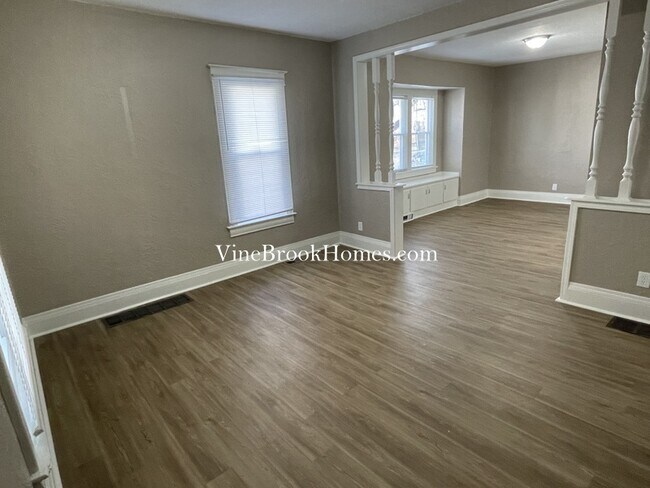 Building Photo - 131 S Willis Ave
