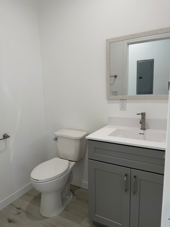 Building Photo - 11616 Balboa Blvd