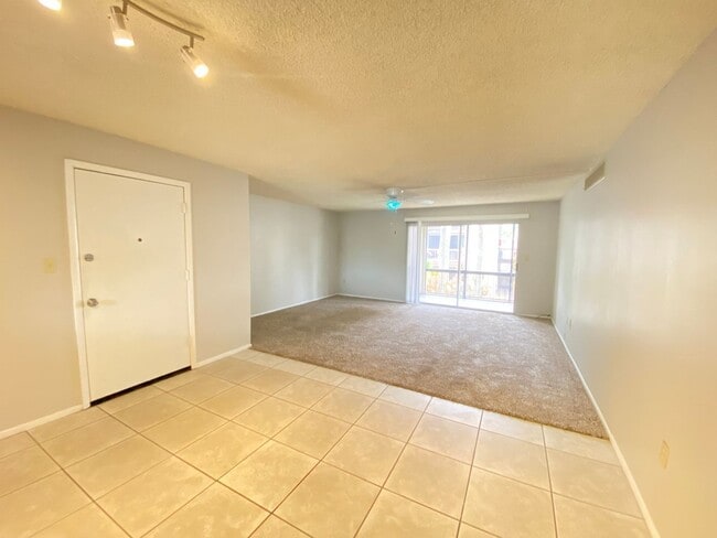 Building Photo - 584 Orange Dr