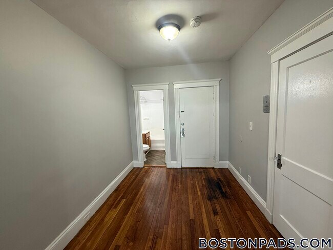 Building Photo - 44 Estes St