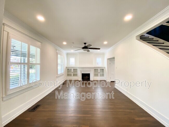 Building Photo - 5301 Junius St