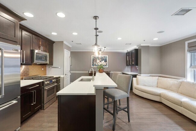 Photo - 1331 Grand St Apartment