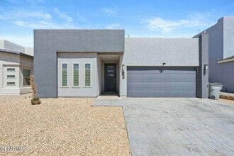 Building Photo - 2708 Tierra Oasis St